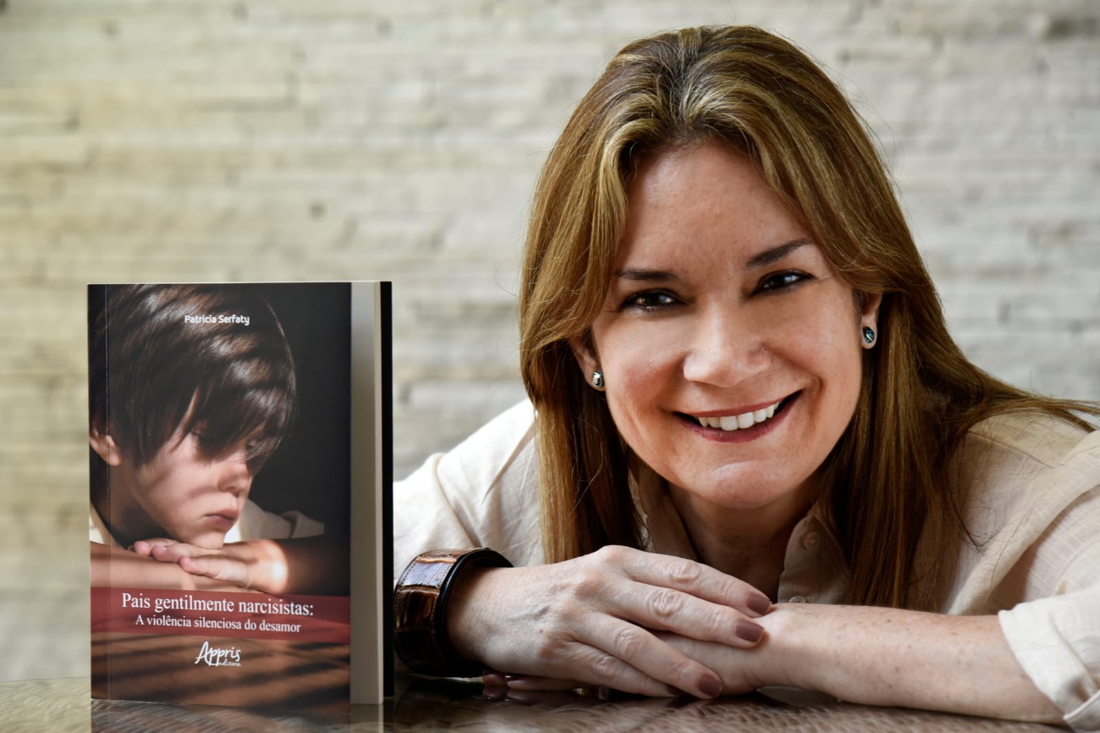 Psicanalista lança livro sobre consequências traumáticas em crianças