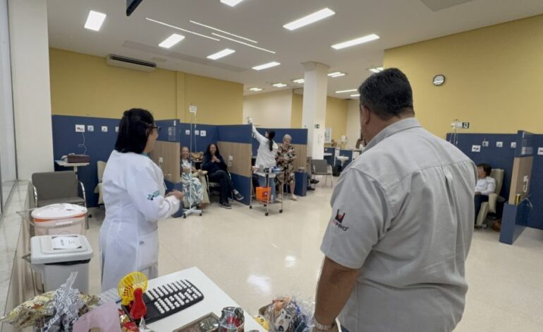 Hospital Oncológico Unimar realizou bingo para humanizar momento de medicação.
