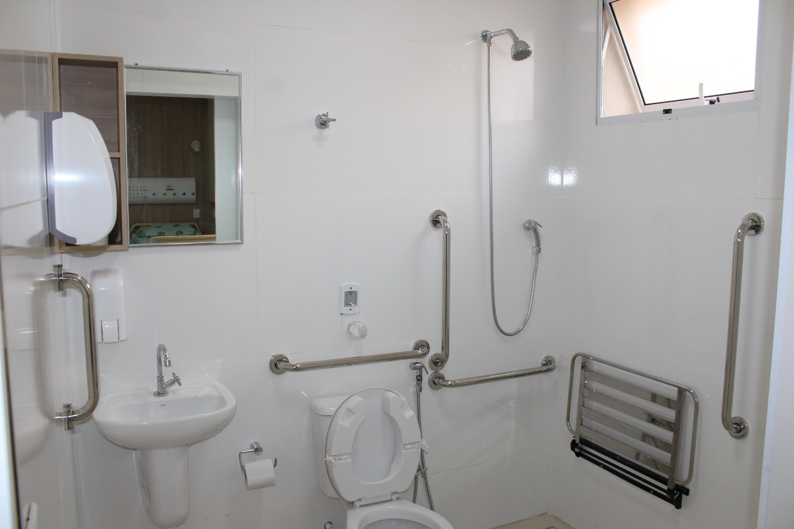 Santa Casa de Marília inaugurou reforma de 46 leitos da Ala de Internação SUS.