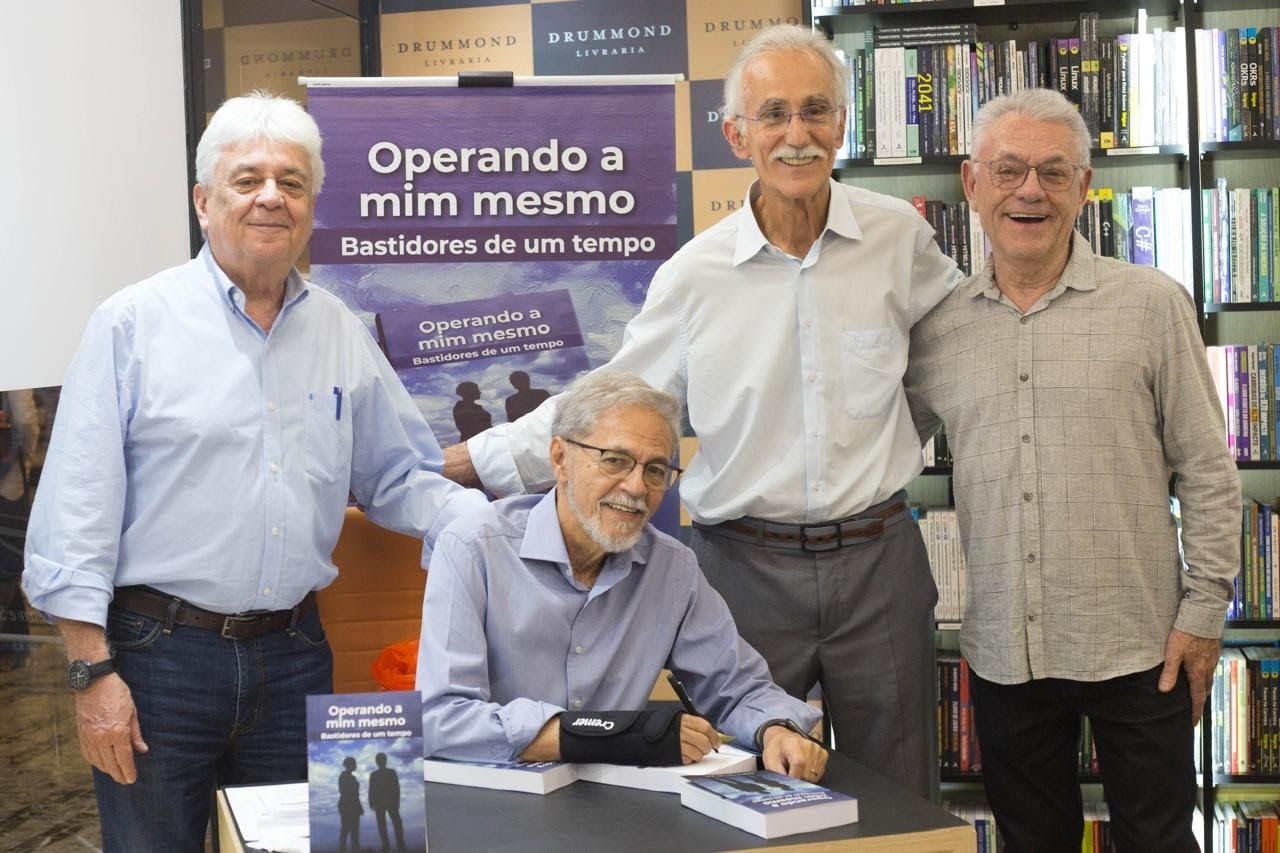 Médico especialista em transplante de fígado que iniciou a carreira na Santa Casa lança livro em Marília.