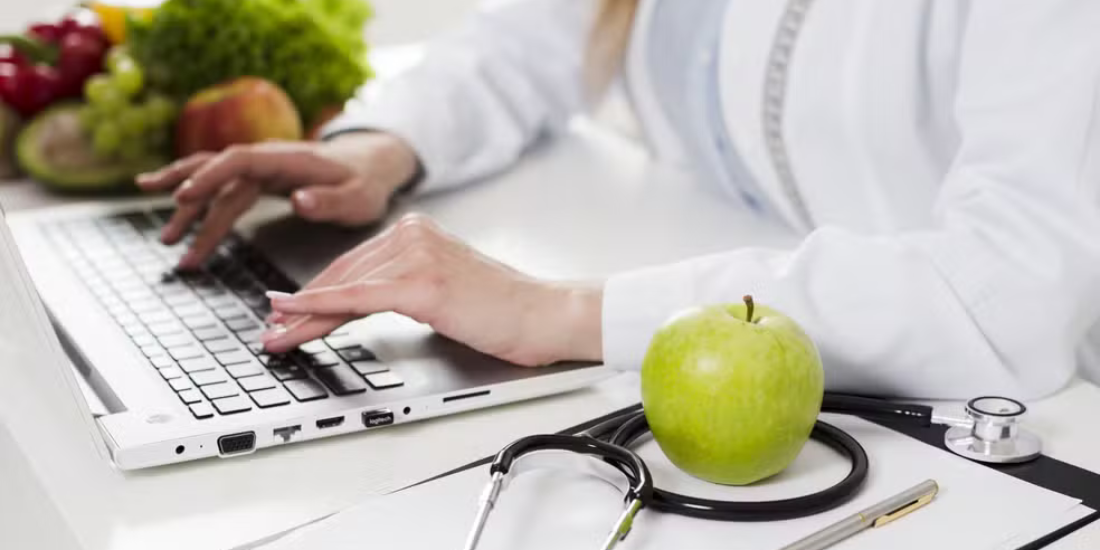 Nutricionistas são proibidos de usar IA para simular resultados em novo Código de Ética