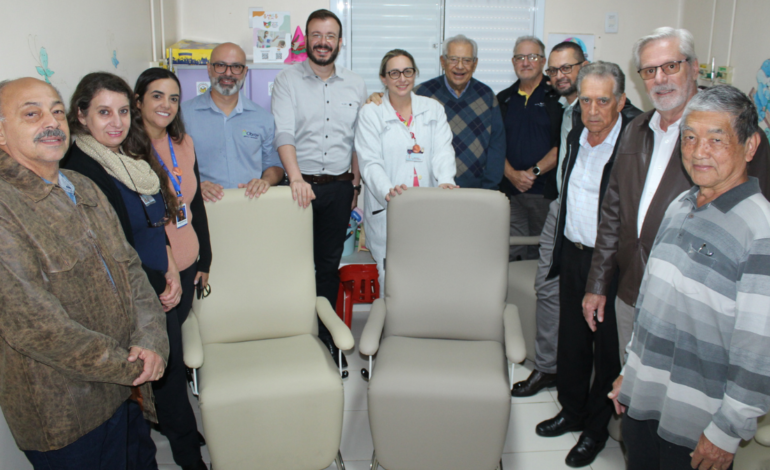 Rotary Club Marília de Dirceu doa 3 poltronas para a Pediatria da Santa Casa de Marília