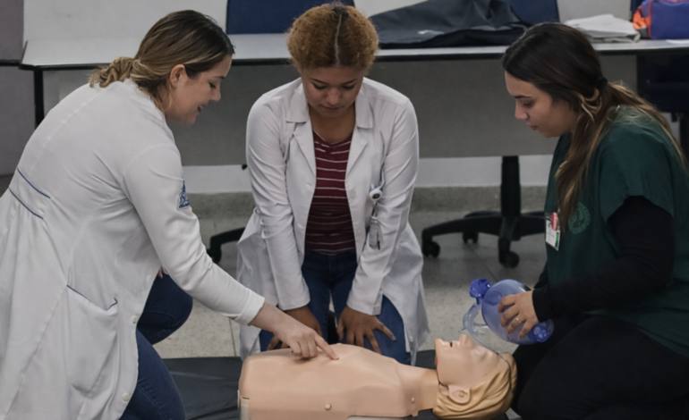 Capacitação em RCP reforça preparo das equipes da Santa Casa de Marília para atendimentos de urgência