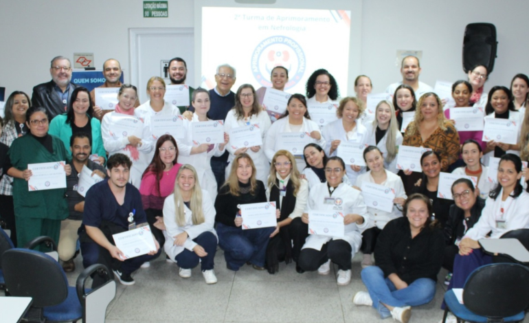 Segunda turma do Programa de Aprimoramento Profissional em Nefrologia recebe certificados na Santa Casa de Marília
