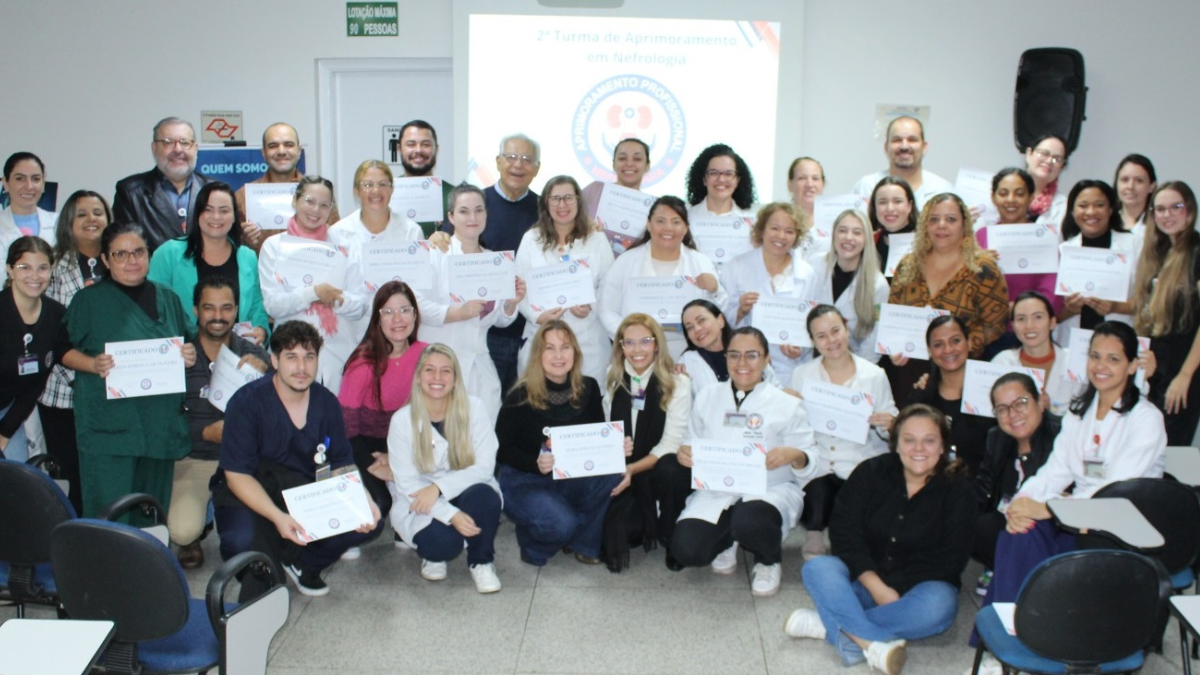 Segunda turma do Programa de Aprimoramento Profissional em Nefrologia recebe certificados na Santa Casa de Marília