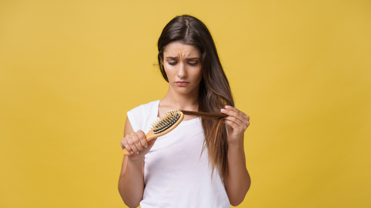 Queda de cabelo persistente em mulheres pode ser sinal de deficiência oculta de ferro, mesmo sem anemia