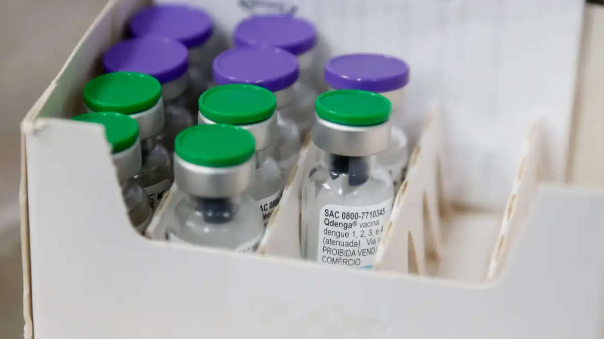 São Paulo amplia vacinação contra a dengue para profissionais da saúde e pessoas de 59 anos