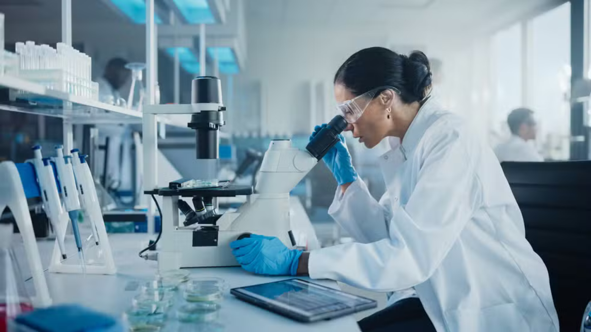 Vacina criada com ajuda de IA passa em primeiro teste em humanos, mas resposta imunológica ainda é limitada