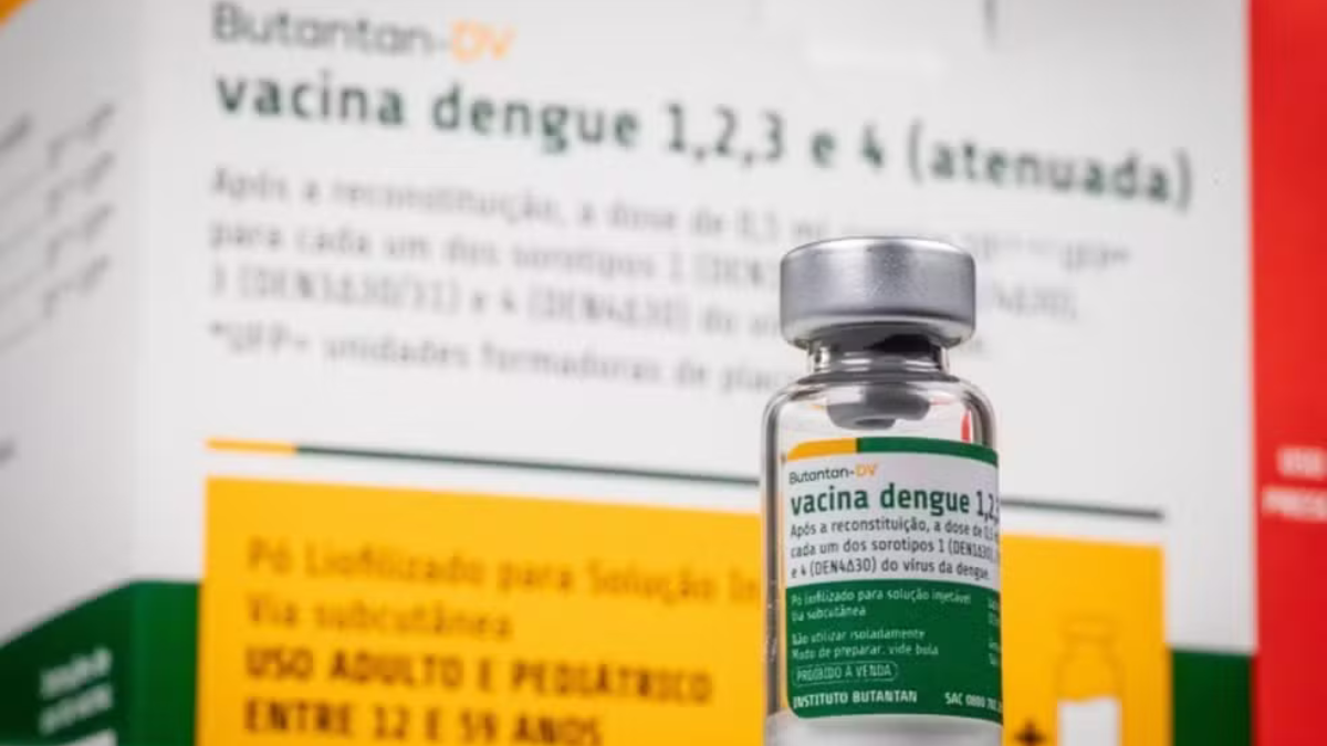 Diretor do Butantan diz que vacinados contra a dengue há mais de 21 dias podem ficar ‘absolutamente descansados’ após suspensão