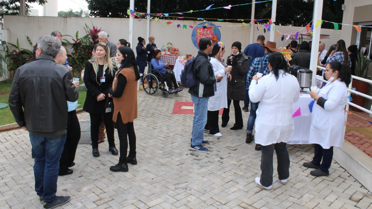 Festa Junina reúne pacientes, acompanhantes e profissionais na Oncologia da Santa Casa de Marília