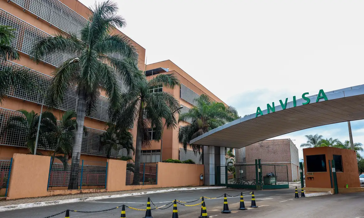 Anvisa veta lotes de curativo fixador de cateter importado e proíbe uso de cateter intravenoso após laudo reprovado