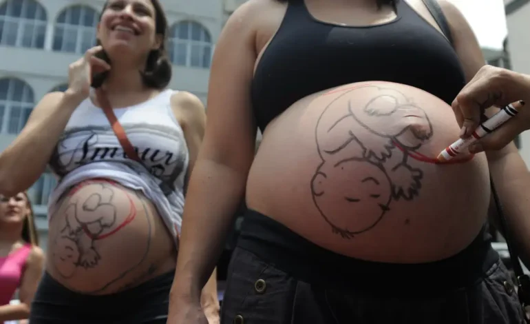 Fatores sociais e estruturais empurram mulheres para cesarianas