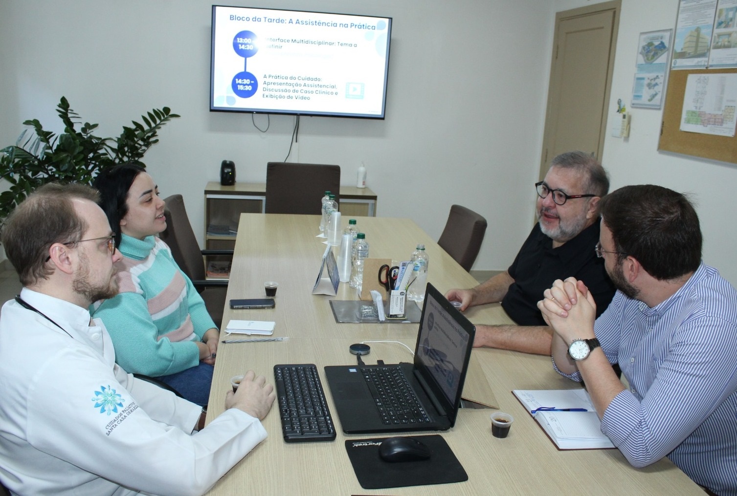 Reunião destaca planejamento estratégico no serviço de Cuidados Paliativos da Santa Casa de Marília