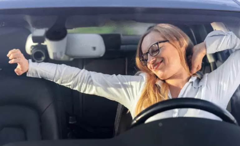 Férias de julho: Conheça 5 alongamentos práticos para fazer durante viagens longas