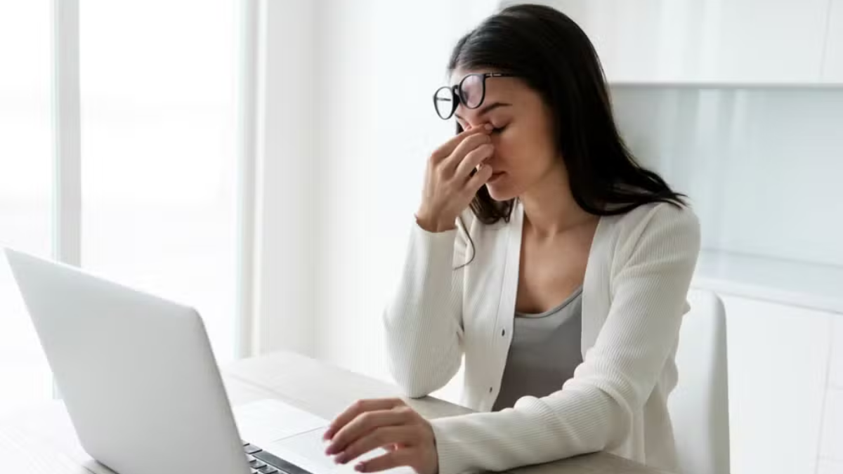 Seus olhos agradecem: 5 ajustes na tela do computador que reduzem a fadiga ocular
