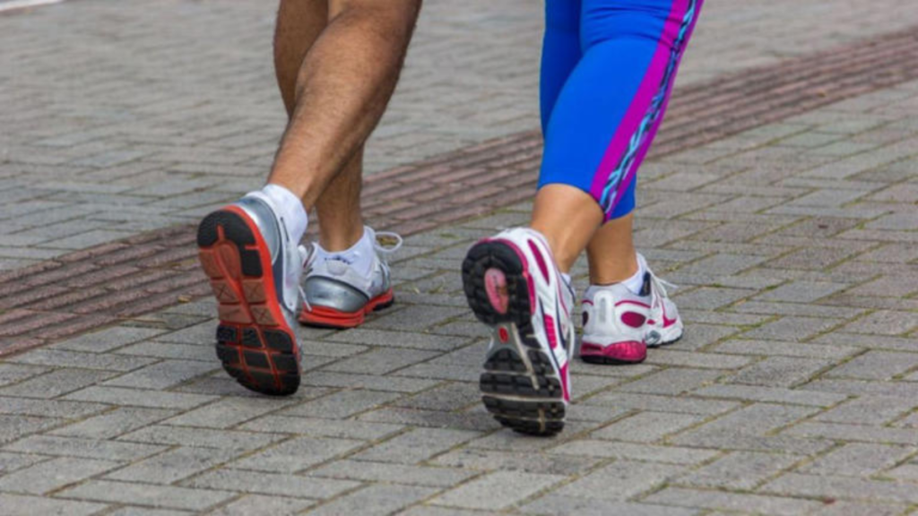 Caminhar menos de 30 minutos funciona? Especialistas explicam os impactos da prática no organismo | revistasaudeemforma.com.br CAPA REVISTA SAUDE 5 4 1024x576