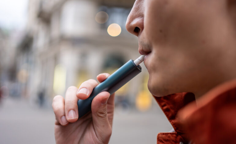 Uso de cigarro eletrônico entre jovens acende alerta para aumento futuro de câncer de boca