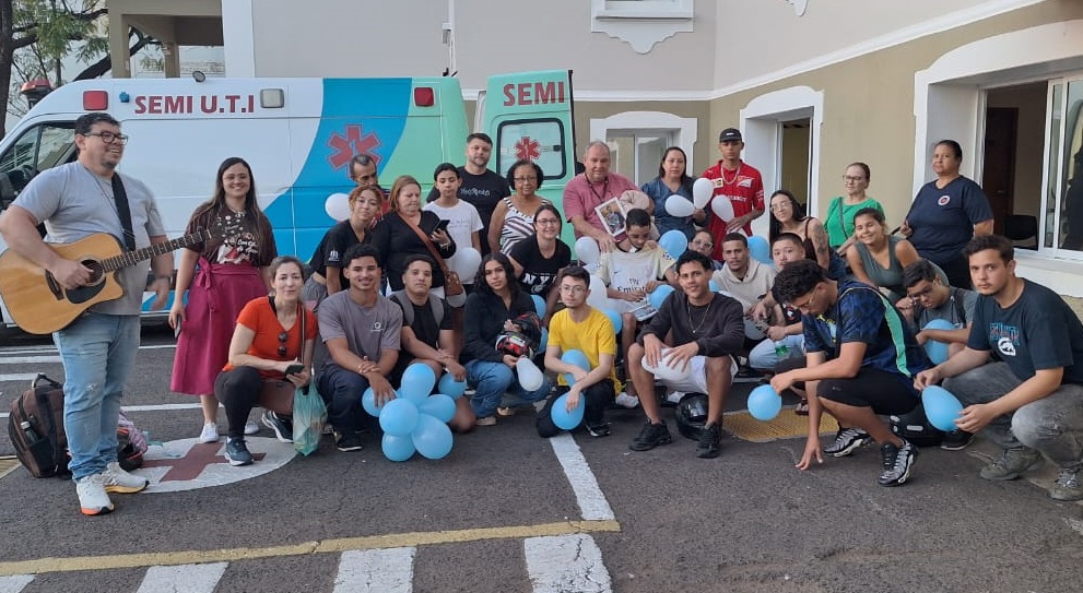 Após dois meses de luta, jovem vítima de acidente recebe alta da Santa Casa de Marília cercado pelo carinho da família e gratidão à equipe