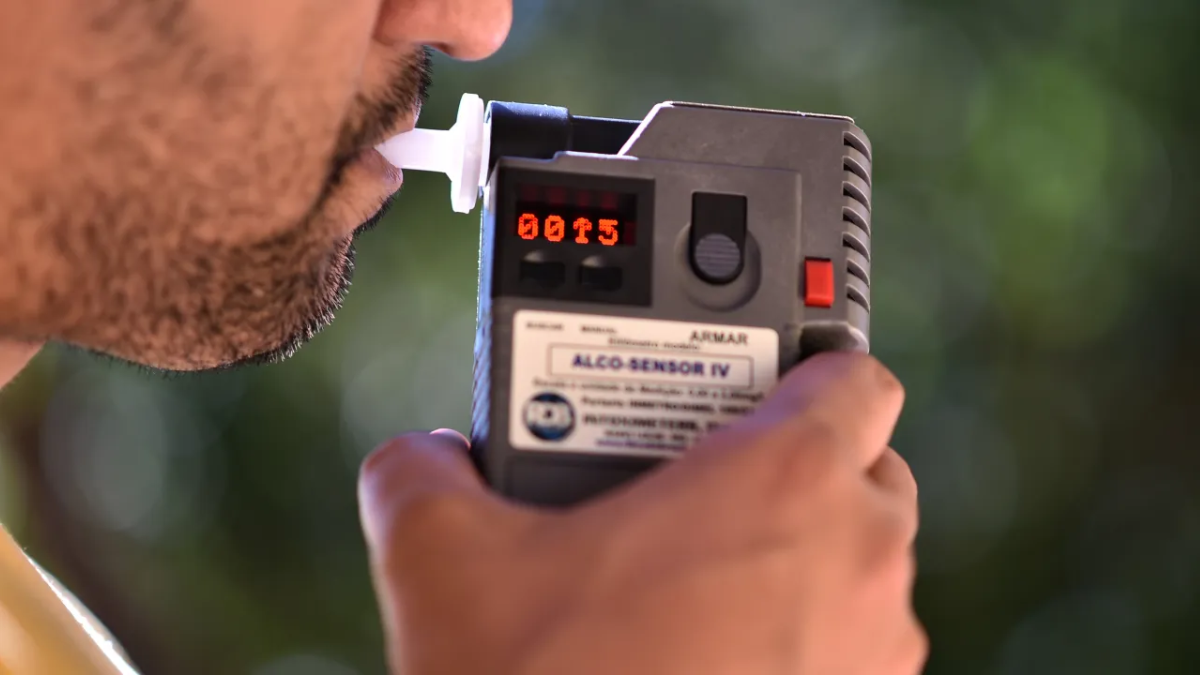 Drogômetro no trânsito: entenda como o teste de saliva vai identificar maconha, cocaína e outras substâncias