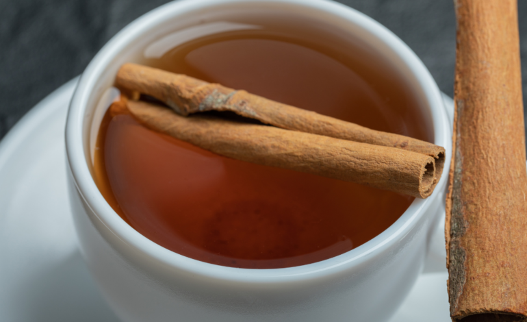 Chá de canela aumenta a pressão? A verdade por trás do mito do efeito termogênico