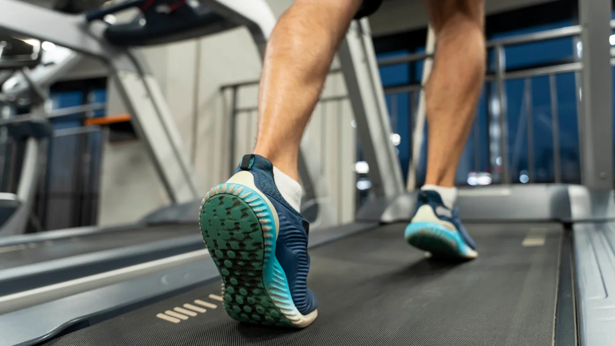 Caminhada, corrida ou musculação: qual exercício realmente protege as articulações?