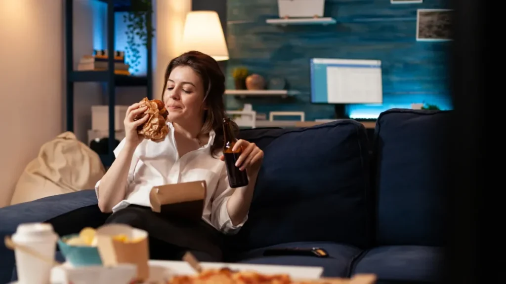 Distração à mesa aumenta risco de comer em excesso, revela estudo | revistasaudeemforma.com.br SITE 2026 39 1024x576