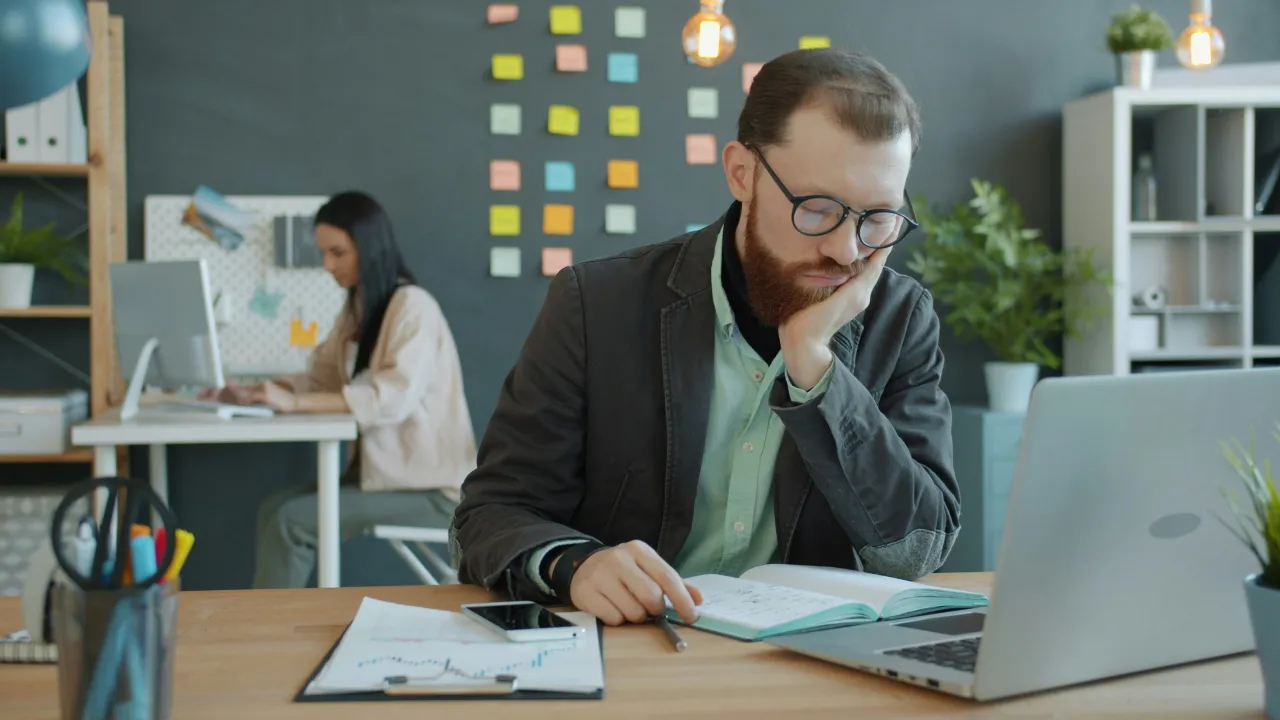 Boreout: Conheça a “Síndrome do Tédio”, Fenômeno no Trabalho Oposto ao Burnout