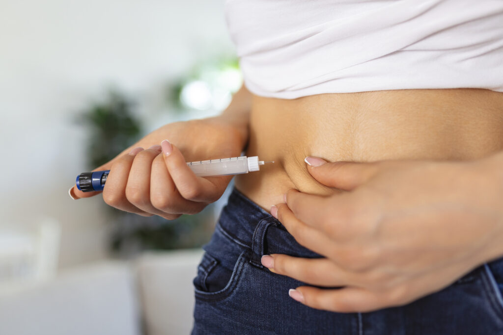diabetic patient using insulin pen making insulin injection home young woman control diabetes diabetic lifestyle.jpg 1024x683