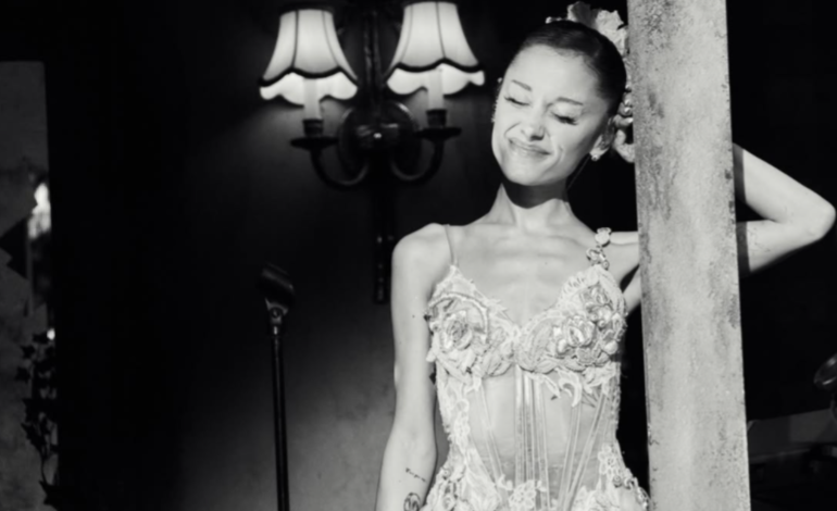 Aparência de Ariana Grande Reacende Debate Sobre o “Culto à Magreza” e Padrões Estéticos nas Redes Sociais