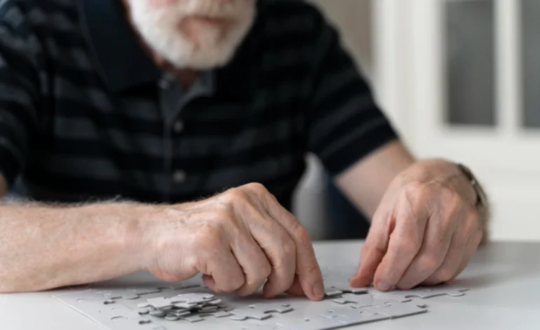 Setembro Lilás reforça a importância do tratamento do Alzheimer e do suporte aos cuidadores