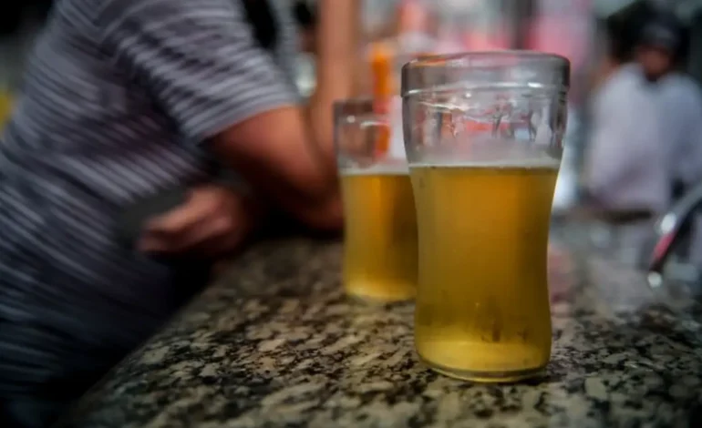 Consumo crônico de álcool e cigarro pode levar à cegueira, alertam especialistas