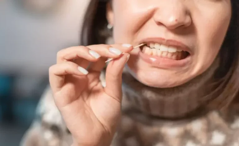 Por que aposentar o palito de dente? Conheça os riscos para a gengiva e as alternativas corretas