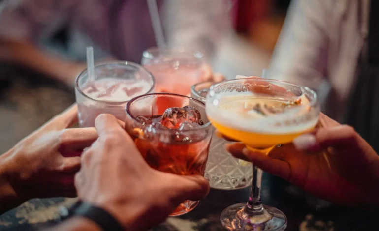 Pode beber tomando tirzepatida? Veja o que dizem os especialistas sobre o Mounjaro