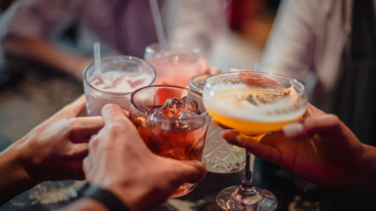 Pode beber tomando tirzepatida? Veja o que dizem os especialistas sobre o Mounjaro