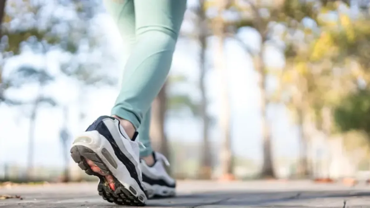 Caminhar de manhã ou à noite? Médica explica melhor horário para saúde e controle de açúcar