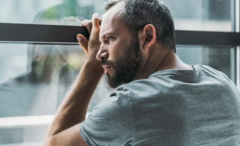 Depressão Masculina: Psicólogo Revela Como o Peso da Masculinidade Faz Homens Sofrerem em Silêncio