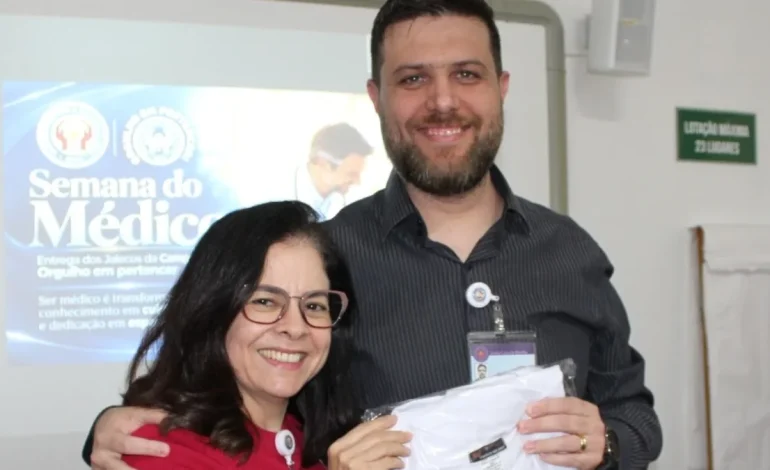 Santa Casa de Marília entrega jalecos aos profissionais na Semana do Médico
